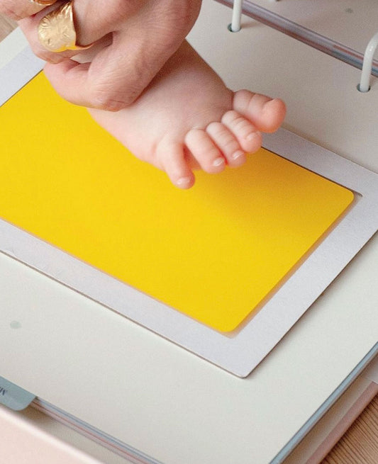 hand & footprint – yellow